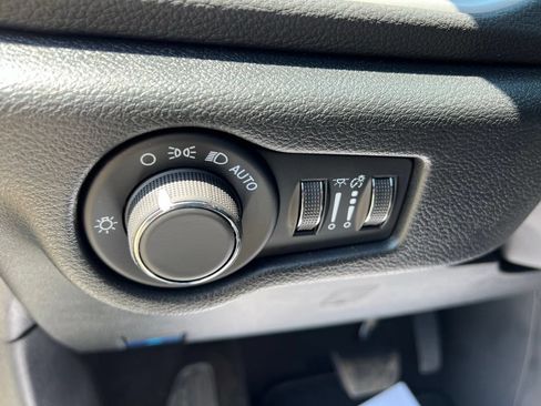 New 2027 Chrysler Pacifica Limited FWD image 30