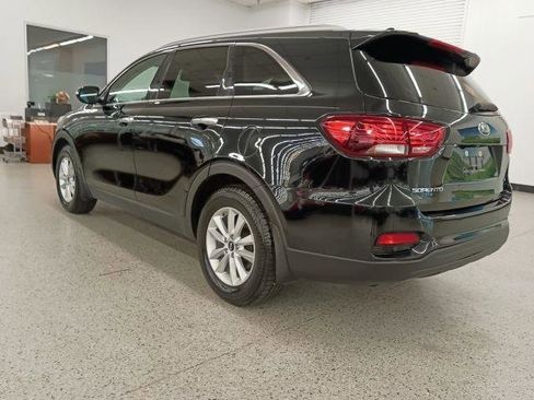 Used 2019 Kia Sorento FWD V6 w/ LX V6 Convenience Package image 4
