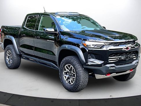 Used 2024 Chevrolet Colorado ZR2 w/ ZR2 Convenience Package III AWD/4WD image 2