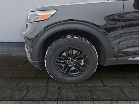 Certified 2022 Ford Explorer XLT w/ Equipment Group 202A image 26