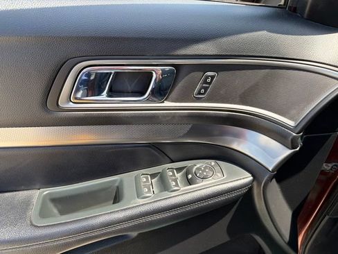 Used 2018 Ford Explorer XLT w/ Equipment Group 201A AWD/4WD image 21