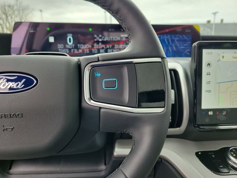 New 2025 Ford Expedition Active image 25