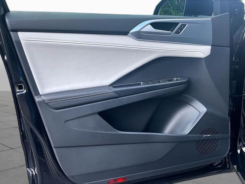 New 2026 Volkswagen Taos SE FWD image 10