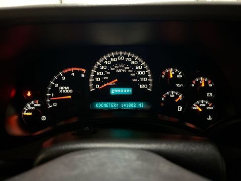 Used 2004 Chevrolet Silverado 2500 LT w/ Heavy-Duty Power Package AWD/4WD image 12