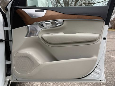 Used 2017 Volvo XC90 T8 Inscription w/ Vision Package image 13