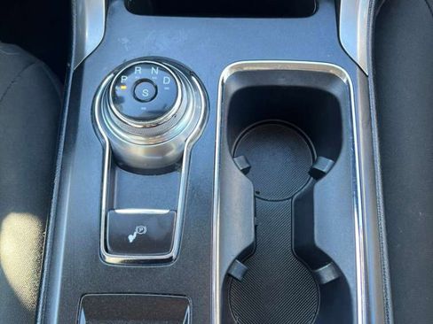 Used 2017 Ford Fusion SE w/ Fusion SE Technology Package image 16