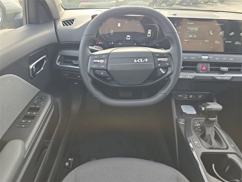 New 2025 Kia K4 EX image 15