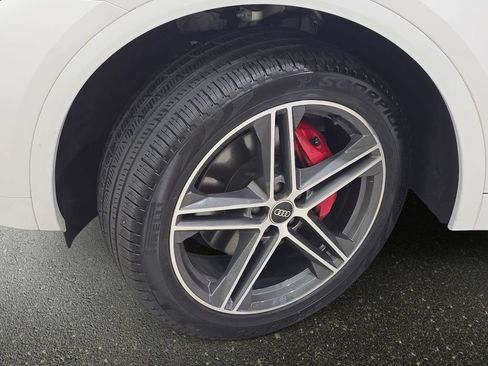 Certified 2024 Audi Q5 e Premium Plus w/ Premium Plus Package AWD/4WD image 34