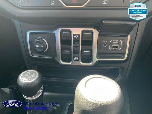 Used 2025 Jeep Wrangler Unlimited Sahara image 12