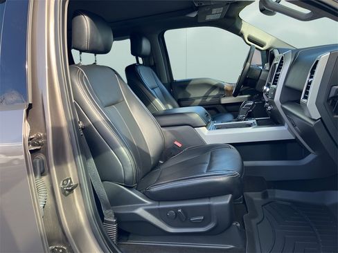 Used 2019 Ford F150 Lariat image 32