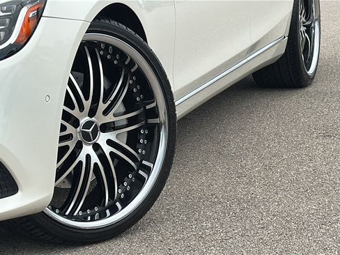 Used 2019 Mercedes-Benz S 560 Sedan image 3