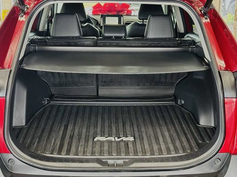 Used 2022 Toyota RAV4 XLE Premium AWD/4WD image 19