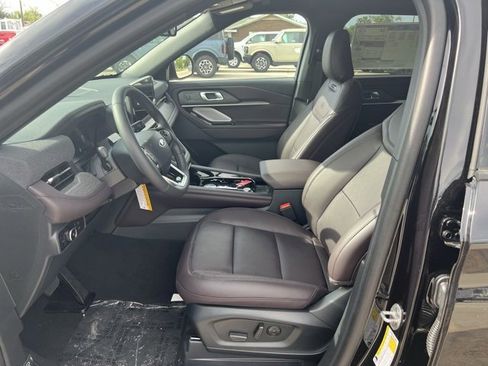 New 2025 Ford Explorer Platinum image 13