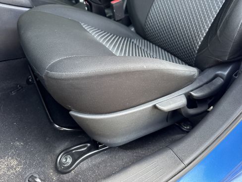 Used 2021 Nissan Versa S FWD image 33