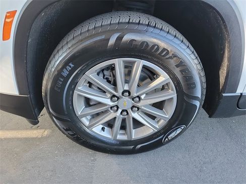 Used 2023 Chevrolet Traverse LT image 32