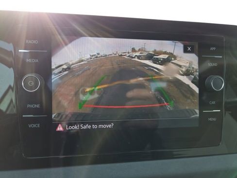 Used 2025 Volkswagen Jetta SE image 15