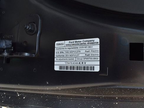 Used 2025 Ford F150 Lightning Lariat AWD/4WD image 35