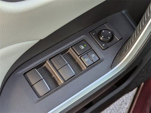 Used 2020 Toyota RAV4 XLE Premium image 20