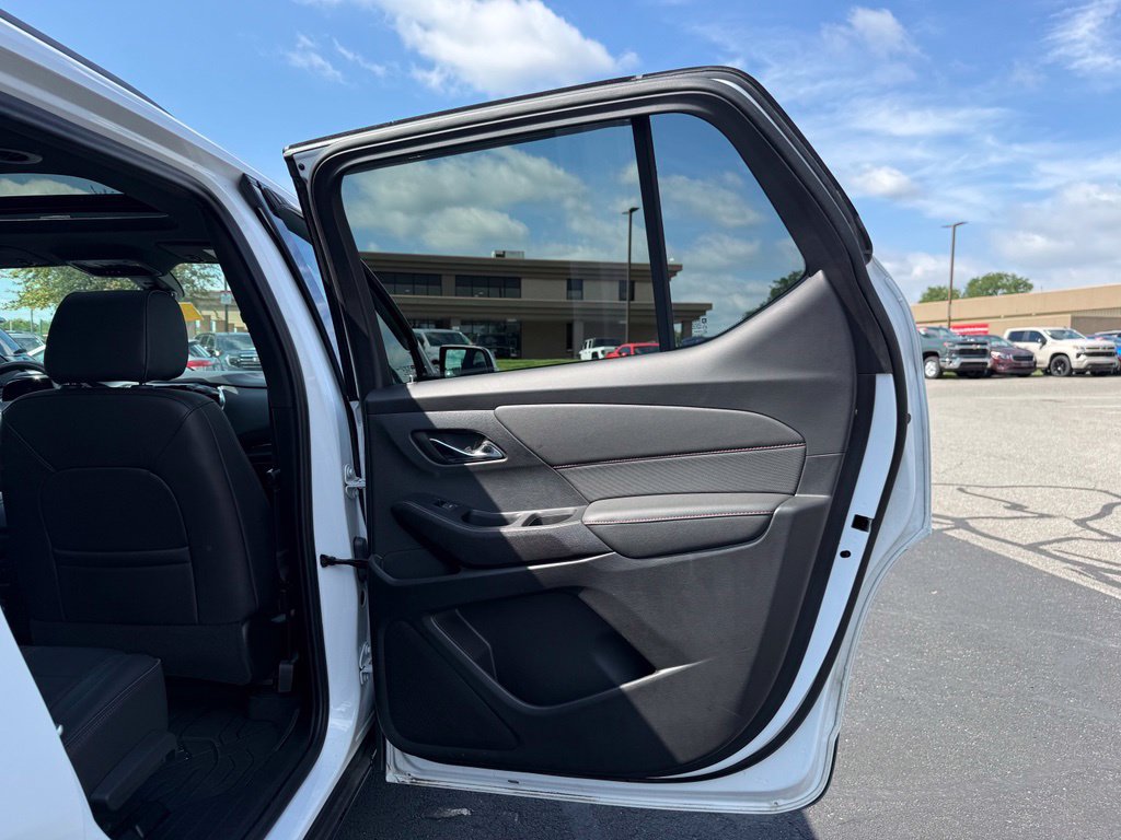 Used 2023 Chevrolet Traverse RS w/ LPO, Floor Liner Package AWD/4WD image 17