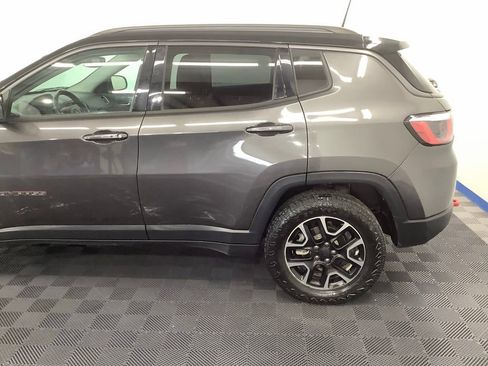 Used 2019 Jeep Compass Trailhawk w/ Leather Interior Group AWD/4WD image 4