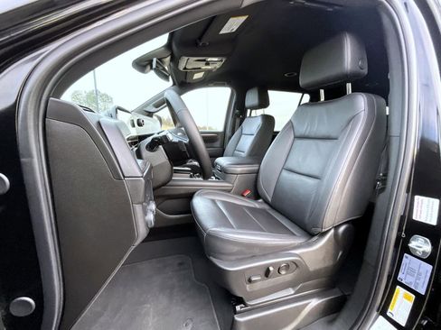 Used 2025 Chevrolet Suburban Z71 AWD/4WD image 10