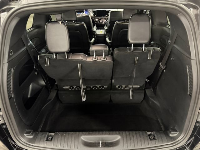 Used 2025 Chrysler Pacifica Limited FWD image 17