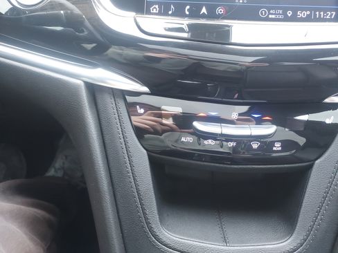 Used 2021 Cadillac XT6 Premium Luxury image 29