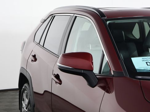 Used 2022 Toyota RAV4 XLE Premium image 14