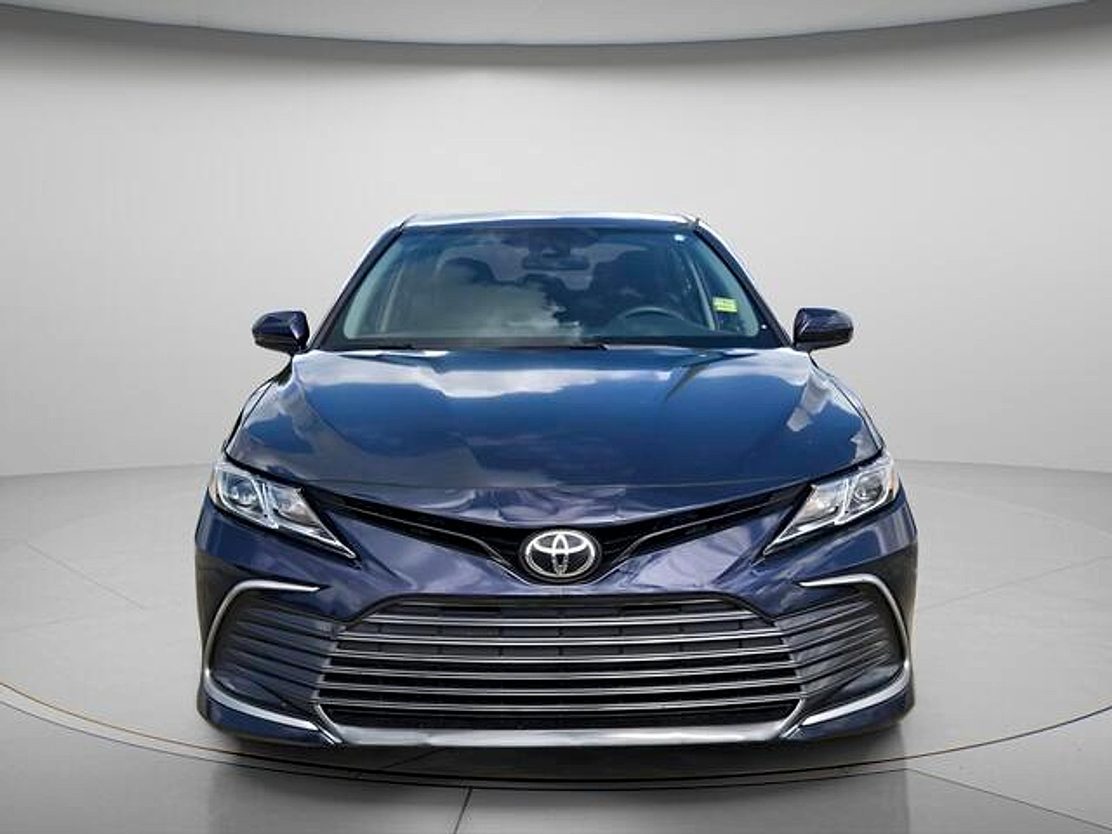 Used 2022 Toyota Camry LE FWD image 6