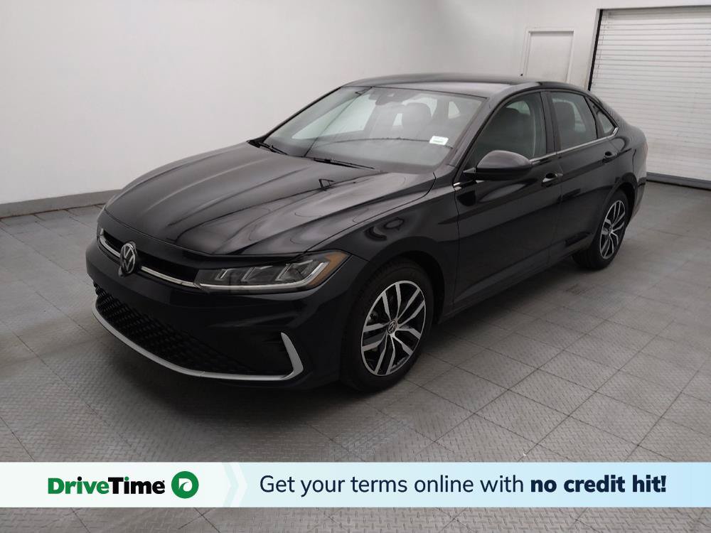Used 2025 Volkswagen Jetta SE FWD image 1