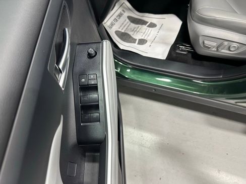 Used 2025 Toyota Highlander XLE image 9