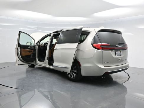 Used 2021 Chrysler Pacifica Limited w/ Premium & Safety Sphere Group image 44