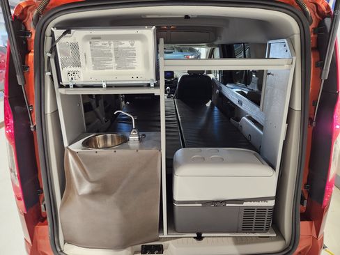 Used 2022 Ford Transit Connect Titanium w/ Trailer Tow Package image 11