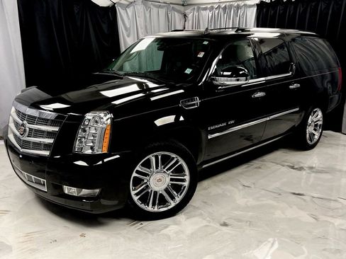 Used 2014 Cadillac Escalade ESV Platinum image 1