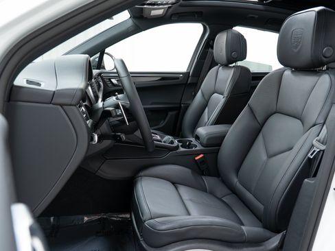 New 2026 Porsche Macan Turbo AWD/4WD image 5