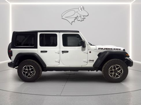 Used 2025 Jeep Wrangler Unlimited Rubicon AWD/4WD image 7