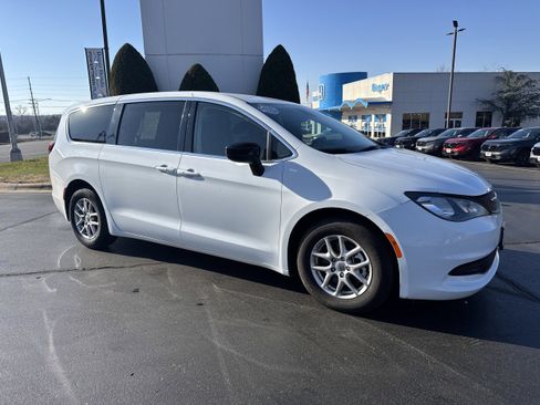 Used 2024 Chrysler Voyager LX image 1