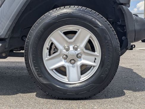 Used 2020 Jeep Gladiator Sport w/ Quick Order Package 24S AWD/4WD image 10