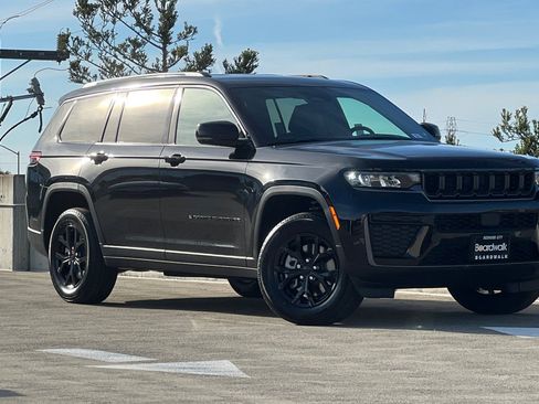 New 2026 Jeep Grand Cherokee L 4WD image 2