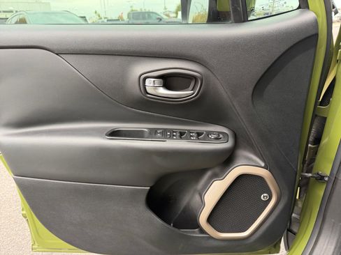 Used 2016 Jeep Renegade 75th Anniversary image 13