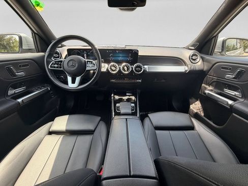 Used 2020 Mercedes-Benz GLB 250 w/ Premium Package image 15