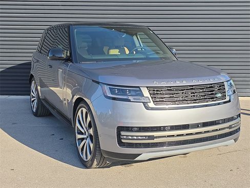Used 2025 Land Rover Range Rover SE image 9
