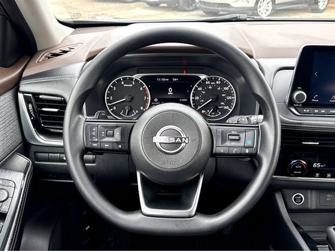 Used 2022 Nissan Rogue SV image 14