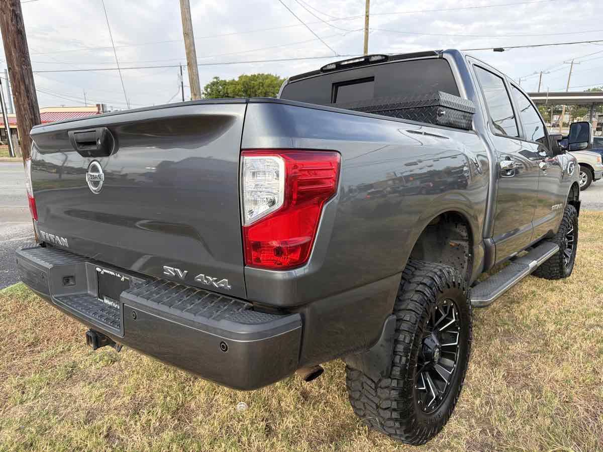 Used 2017 Nissan Titan SV AWD/4WD image 3
