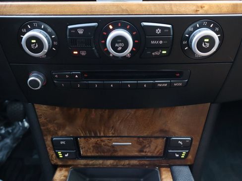 Used 2010 BMW 535i xDrive Wagon AWD/4WD image 19