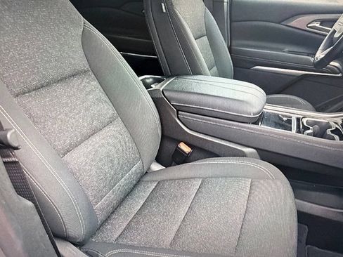 Used 2024 Chevrolet Traverse LT FWD image 7