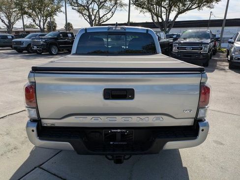 Used 2022 Toyota Tacoma TRD Sport image 5