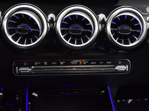 Certified 2023 Mercedes-Benz GLB 250 image 31