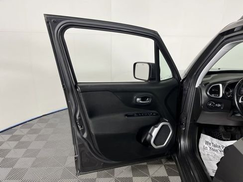 Used 2018 Jeep Renegade Latitude w/ Safety & Security Group image 15