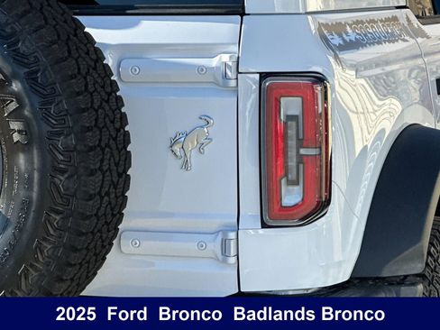 New 2025 Ford Bronco Badlands w/ Sasquatch Package AWD/4WD image 33